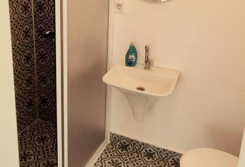 חדר סטנדרט, Holifera