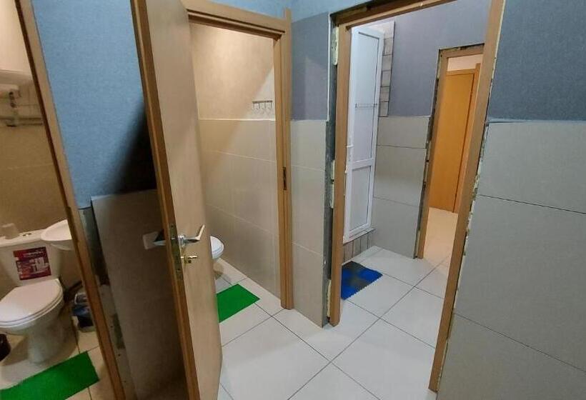 バス共有のスタンダードルーム, отель меридиан