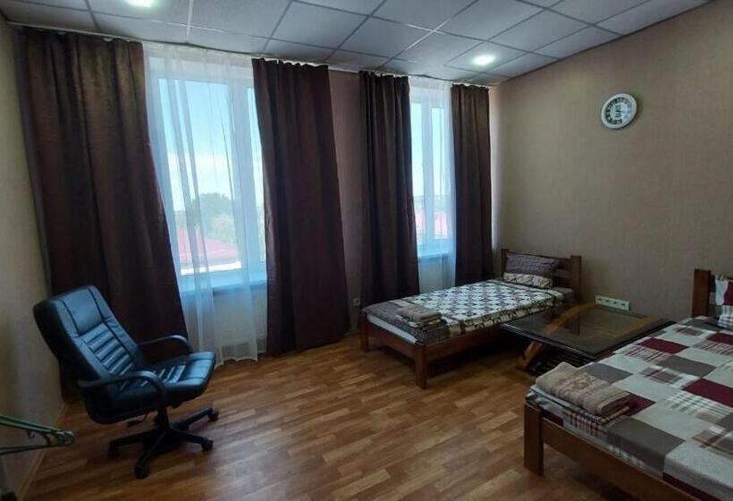 バス共有のスタンダードルーム, отель меридиан