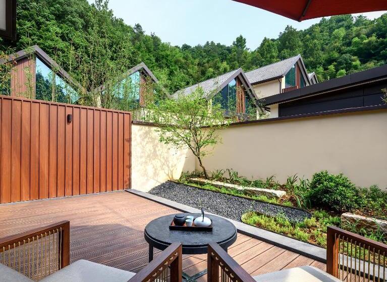 ‫فيلا غرفة نوم واحدة, Ahn Lan Xinchang