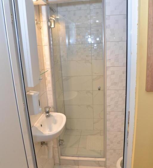 اتاق استاندارد سه نفره, Casablanca