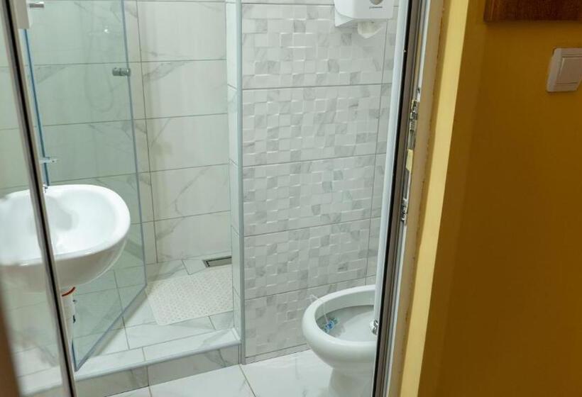 اتاق استاندارد سه نفره, Casablanca