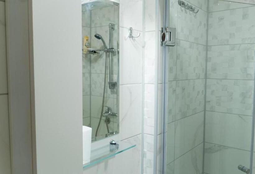 اتاق استاندارد سه نفره, Casablanca