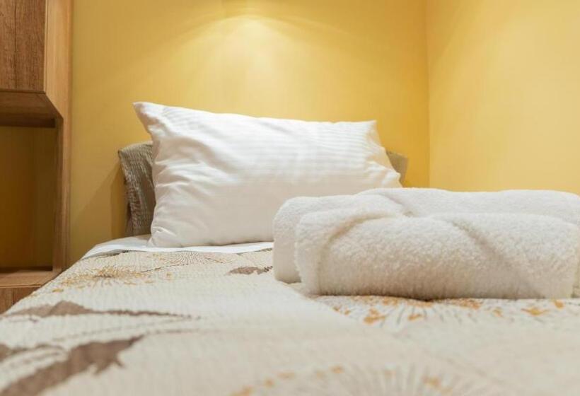 اتاق استاندارد سه نفره, Casablanca