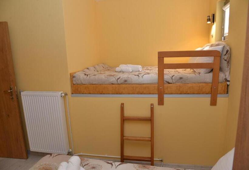 اتاق استاندارد سه نفره, Casablanca