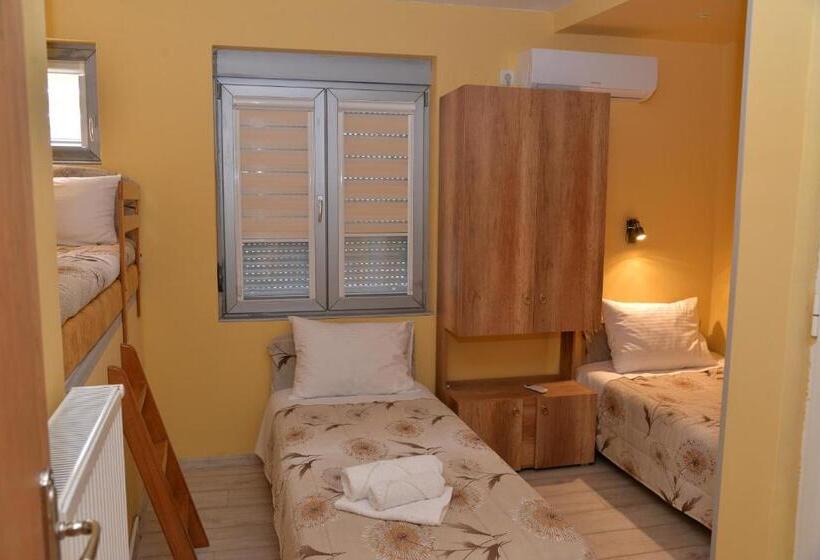 اتاق استاندارد سه نفره, Casablanca