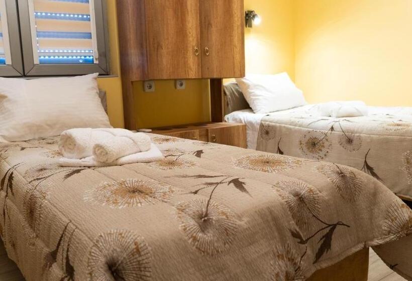 اتاق استاندارد سه نفره, Casablanca