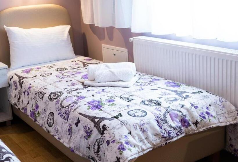 اتاق استاندارد سه نفره, Casablanca