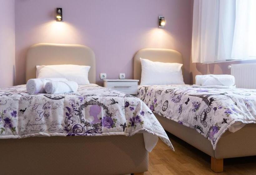 اتاق استاندارد سه نفره, Casablanca