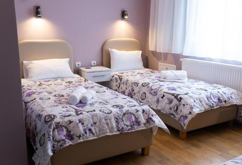 اتاق استاندارد سه نفره, Casablanca