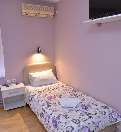 اتاق استاندارد سه نفره, Casablanca