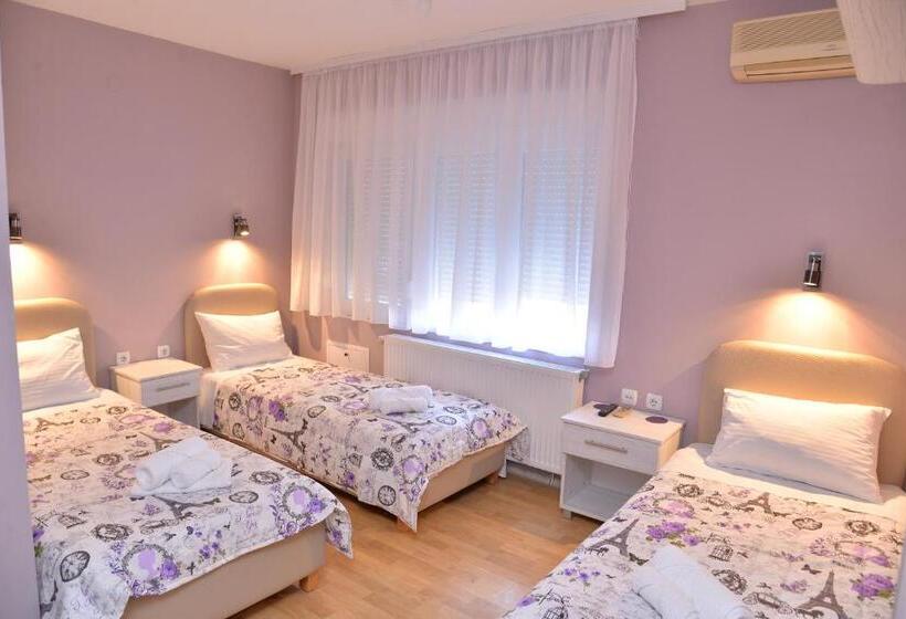 اتاق استاندارد سه نفره, Casablanca