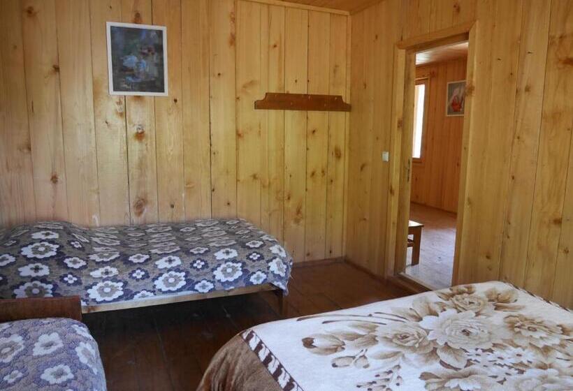 اتاق خانوادگی با چشم‌انداز کوه, Chazhashi Guesthouse