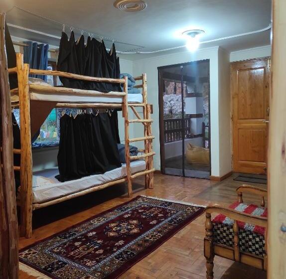 تختخواب در اتاق مشترک, The Hideout   Hiraeth