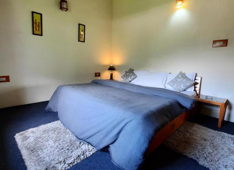 اتاق استاندارد با تخت بزرگ, The Hideout   Hiraeth