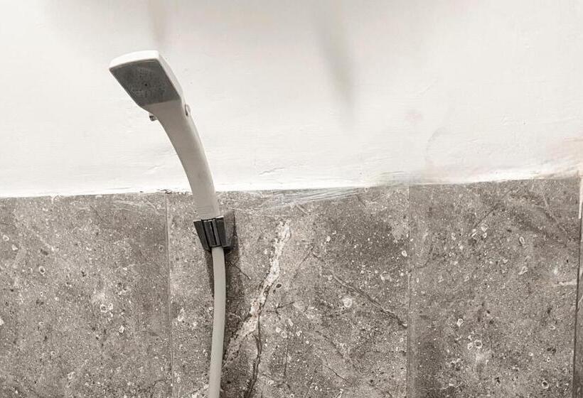 Номер Economy, Almira Homestay Ambon Mitra Reddoorz