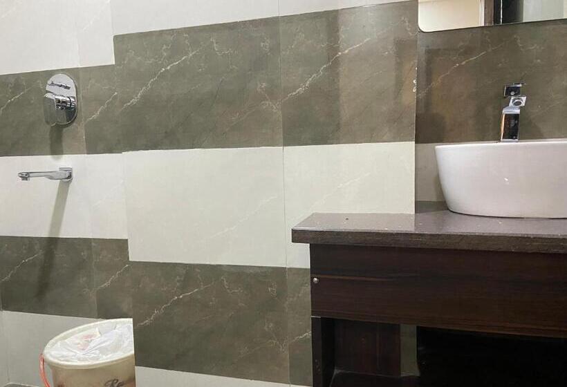 デラックスルーム, California Heights