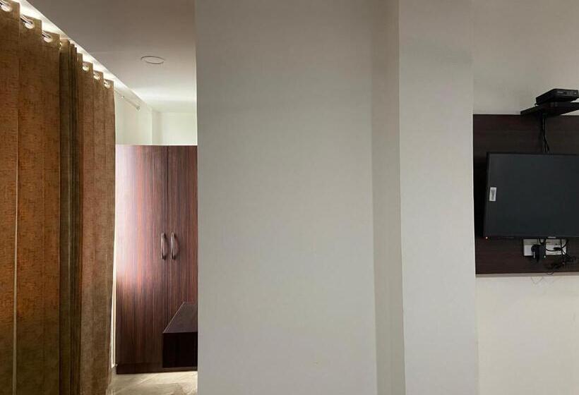 シティビュースイート, California Heights