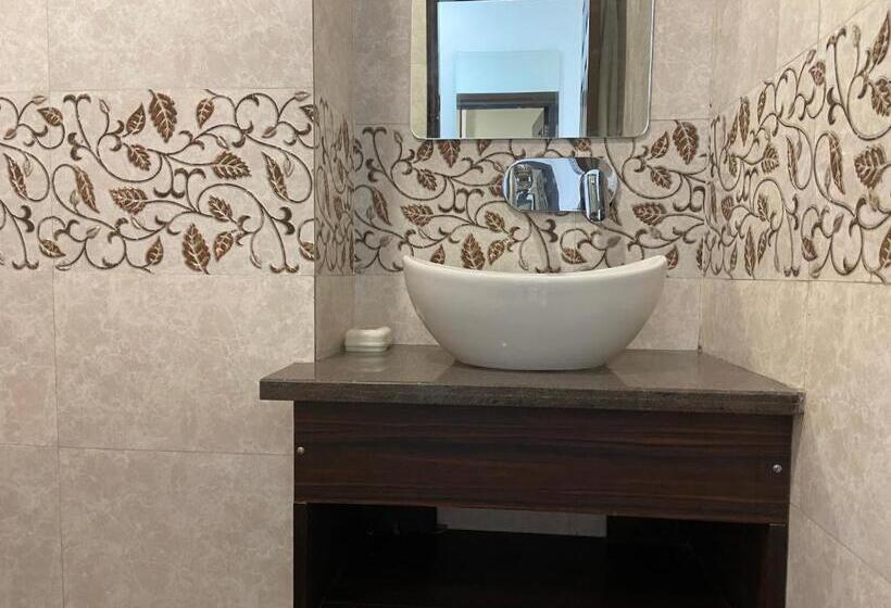 シティビュースイート, California Heights