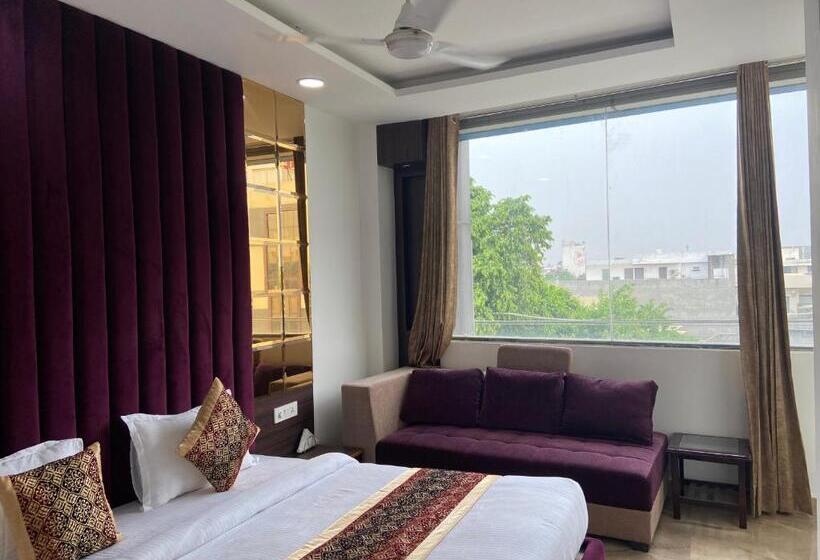 シティビュースイート, California Heights