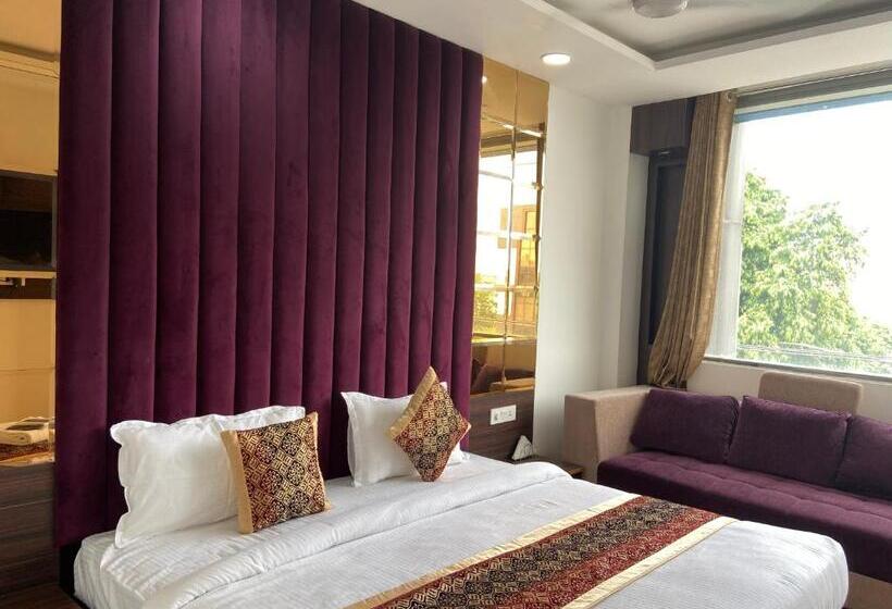 シティビュースイート, California Heights