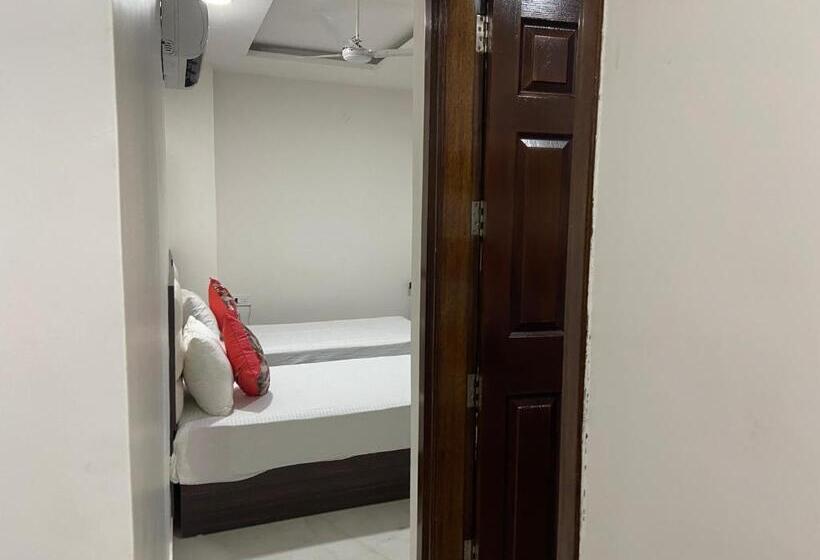 スタンダードルーム, California Heights