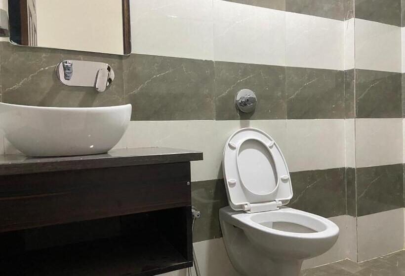 スタンダードルーム, California Heights