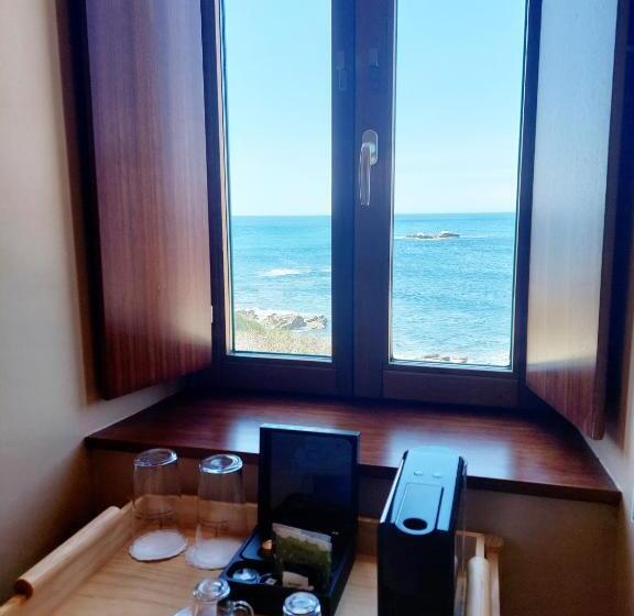 اتاق استاندارد, Faro Lariño