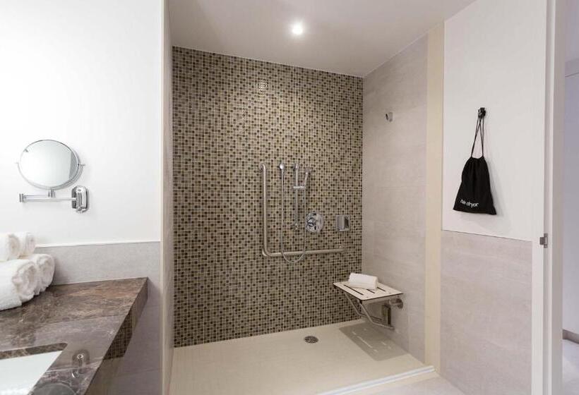 장애인을 위한 킹사이즈 침대 스탠다드 룸, Sutton Place Hotel Toronto