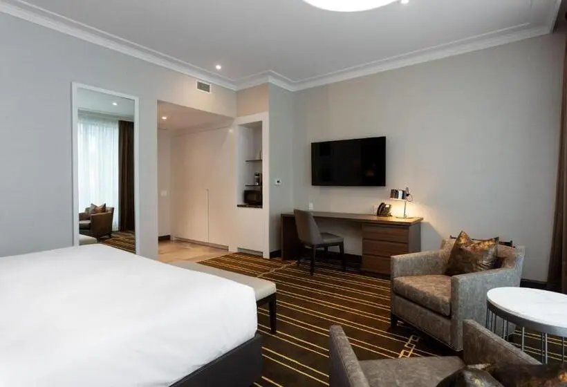 اتاق کلاسیک با تخت دونفره, Sutton Place Hotel Toronto