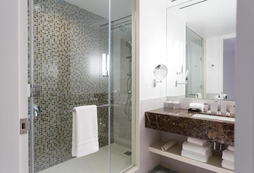 클래식 룸 킹 침대, Sutton Place Hotel Toronto