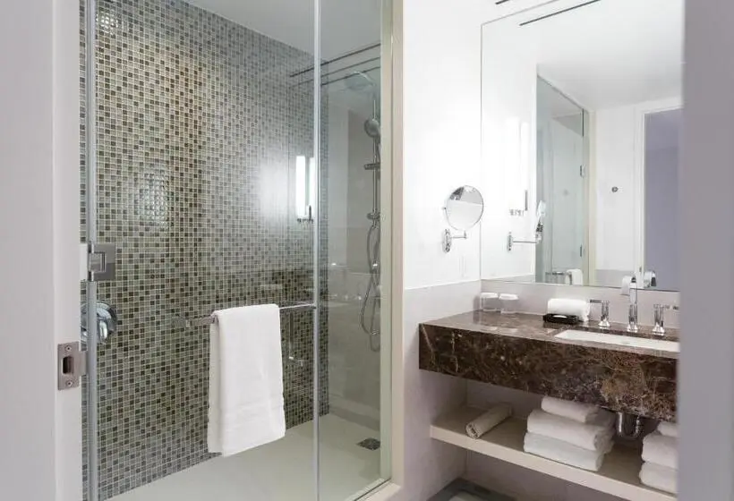 اتاق کلاسیک با تخت دونفره, Sutton Place Hotel Toronto