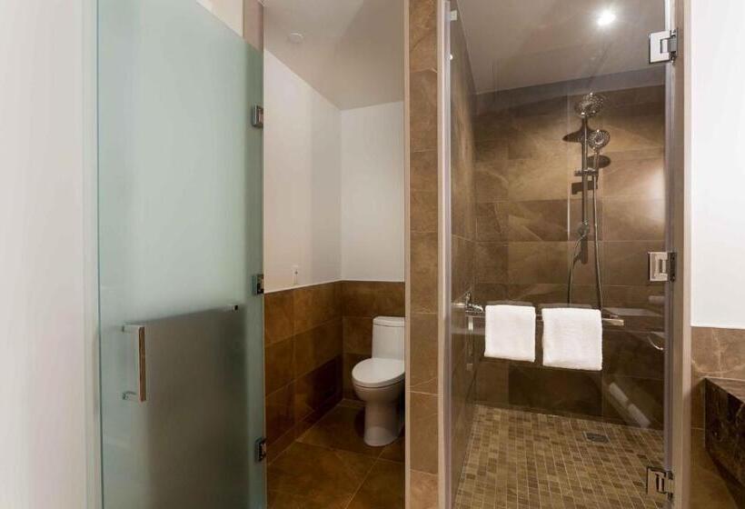 디럭스 룸, Sutton Place Hotel Toronto