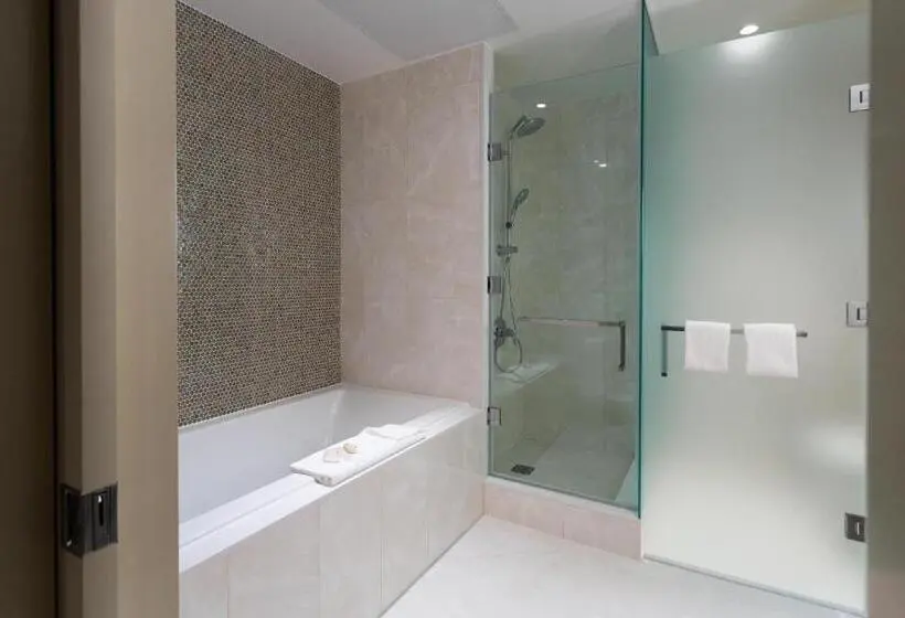 سوئیت رویال, Sutton Place Hotel Toronto