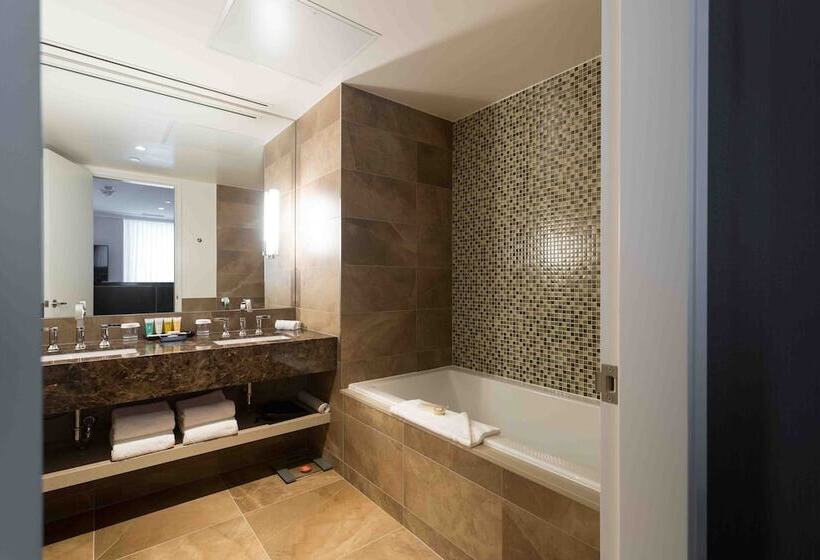 디럭스 룸, Sutton Place Hotel Toronto