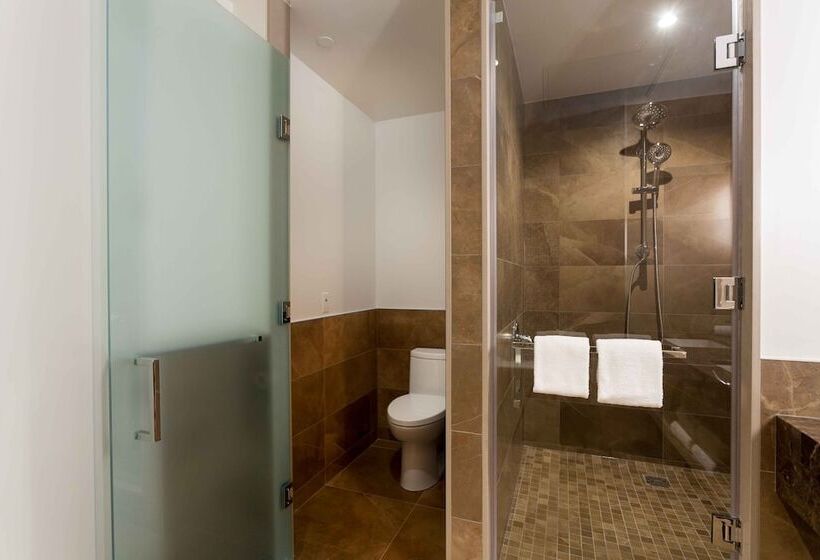 디럭스 룸, Sutton Place Hotel Toronto