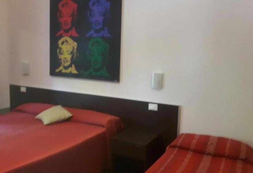 トリプルクラシックルーム, Stazione Del Sole