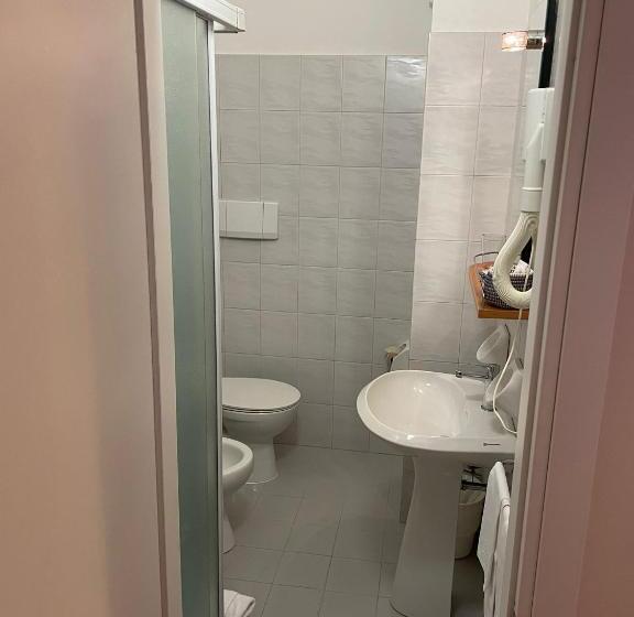 エコノミールーム, Stazione Del Sole