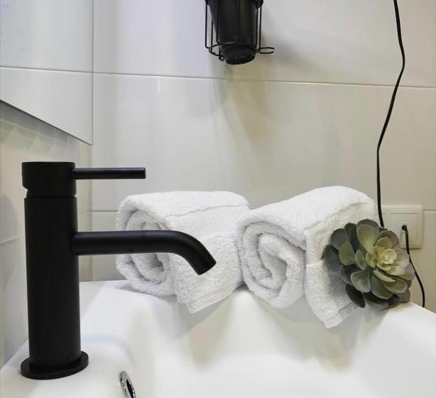 غرفة قياسية ثلاثية, Hostal Comfort Suites