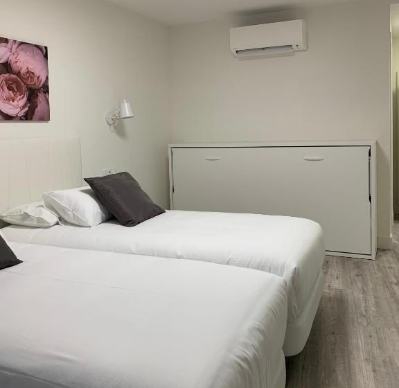 Номер Стандарт Трехместный, Hostal Comfort Suites
