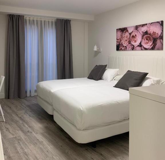 غرفة قياسية ثلاثية, Hostal Comfort Suites