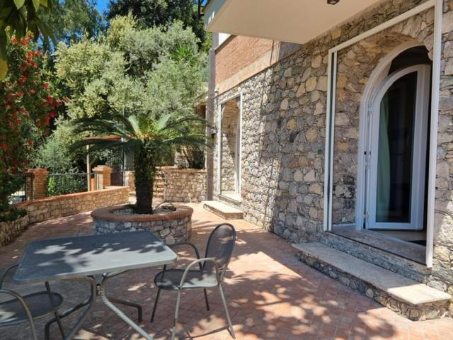 Апартаменты 1 Спальня Нижний Этаж, Villa Glamour