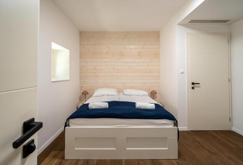 标准间, Rózsabors Hévíz