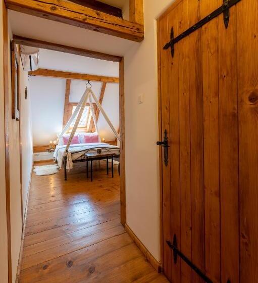 Habitaci�n Est�ndar Abuhardillada, Boutique Hotel Von Graf