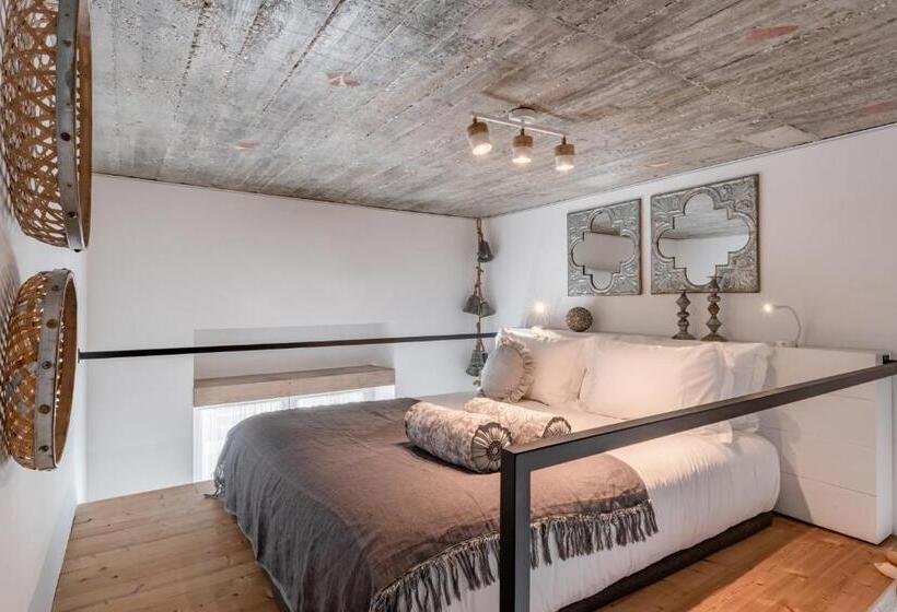 Люкс с Бассейном, Colégio Charm House