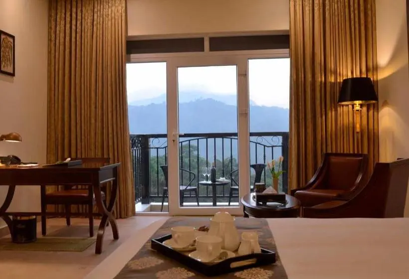キングサイズベッドのスタンダードルーム, Montrose Golf Resort & Spa