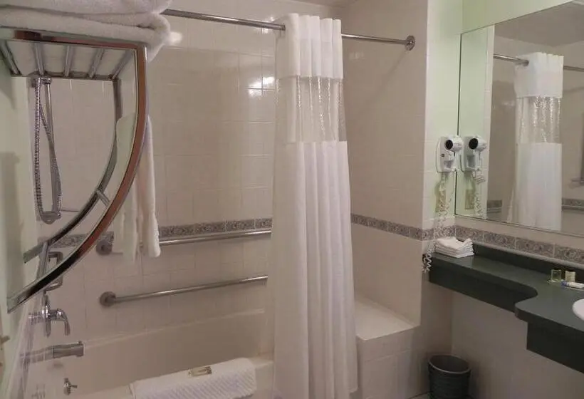 キングサイズベッドのスイートルーム, Mohican Resort Motel, Conveniently Located To All Lake George Attractions