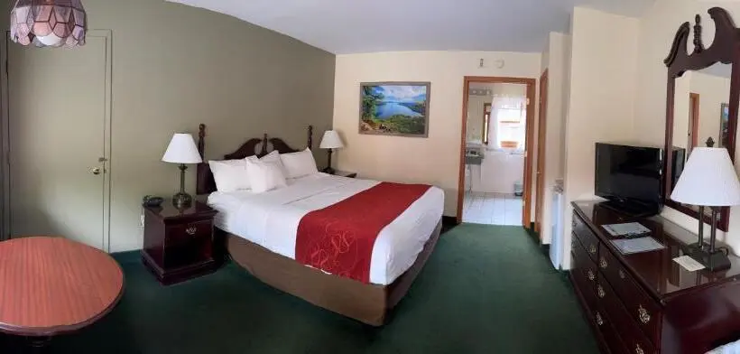 キングサイズベッドのスイートルーム, Mohican Resort Motel, Conveniently Located To All Lake George Attractions