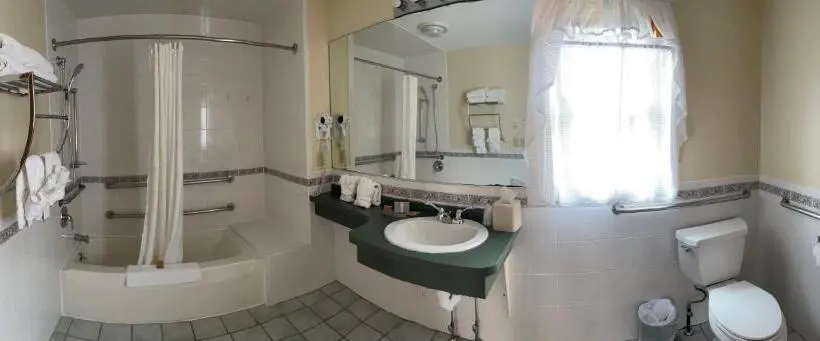 キングサイズベッドのスイートルーム, Mohican Resort Motel, Conveniently Located To All Lake George Attractions