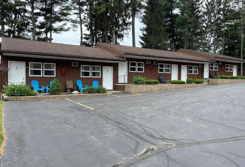带2个卧室的公寓, Mohican Resort Motel, Conveniently Located To All Lake George Attractions